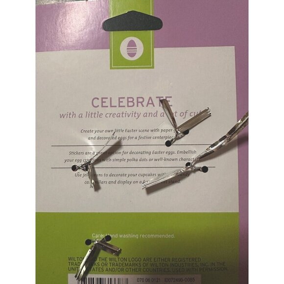 Wilton  Cookie Cutter Set Bunny And Carrot NWT Metal - Picture 3 of 4